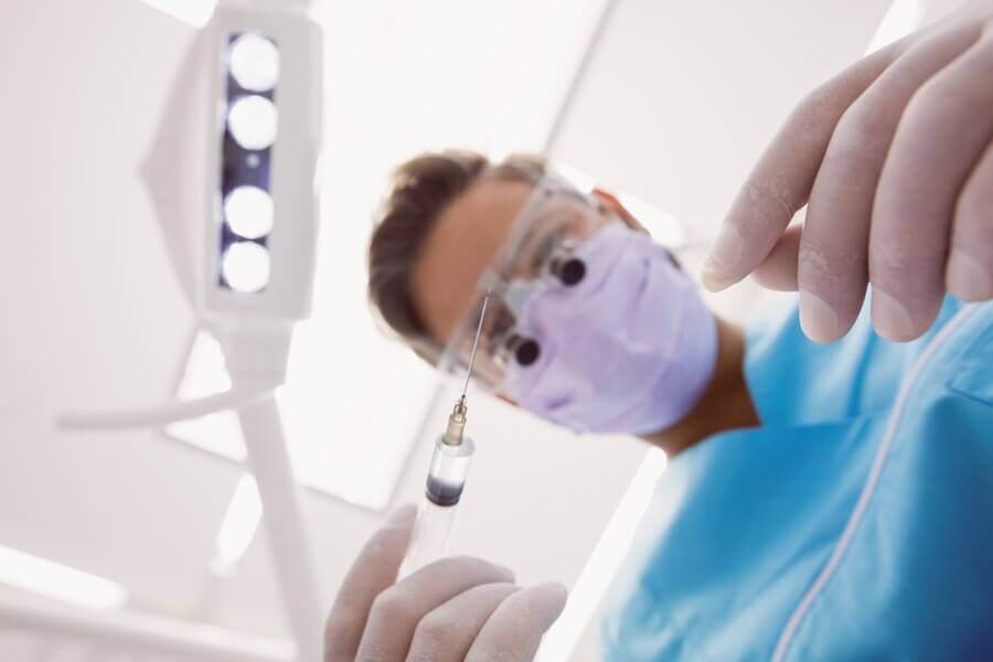 How Do I Find a Dental Implant Specialist?